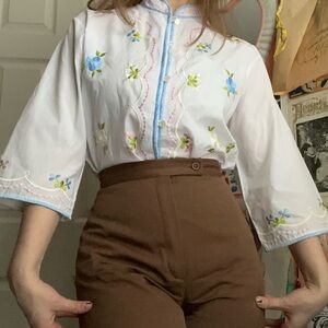 Vintage white embroidered pastels floral shirt💐